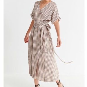UO Gabrielle Linen Midi Wrap Dress